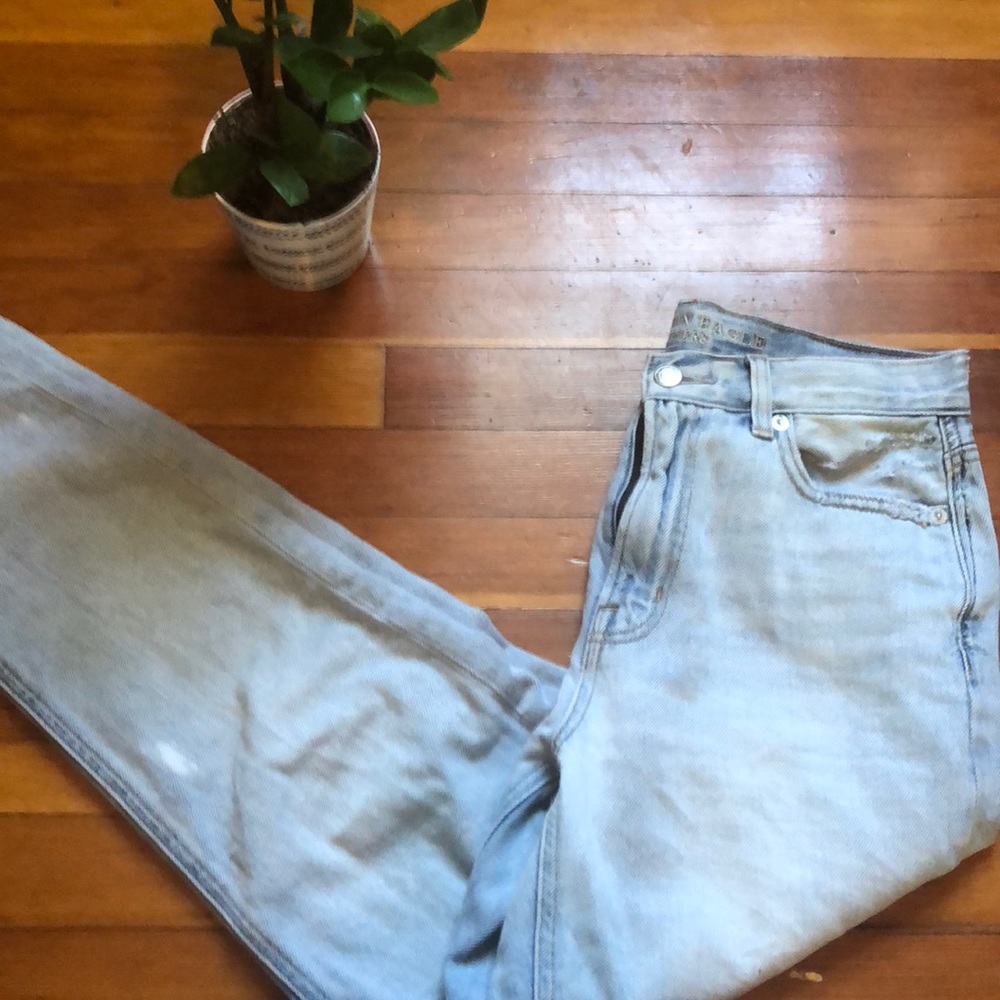 C - American eagle Mid rose light wash Mom jea…